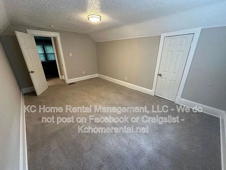 3016 E 32nd St — Photo 27