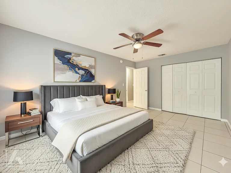 Carriage House Apts — Photo 90