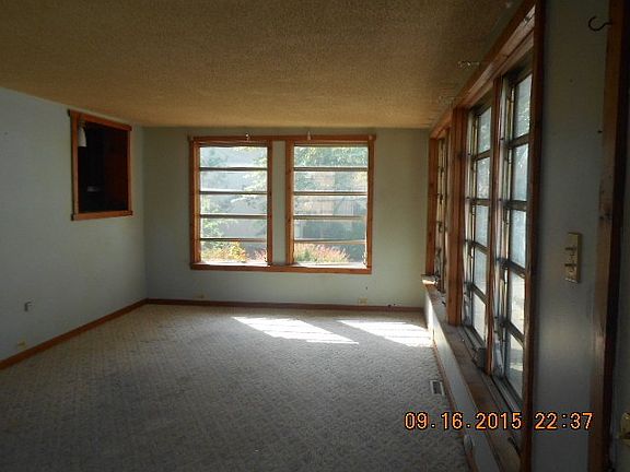 4th image of 9820 S Normandy Ave