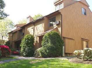 19 Woodway Rd APT 19, Stamford, CT 06907