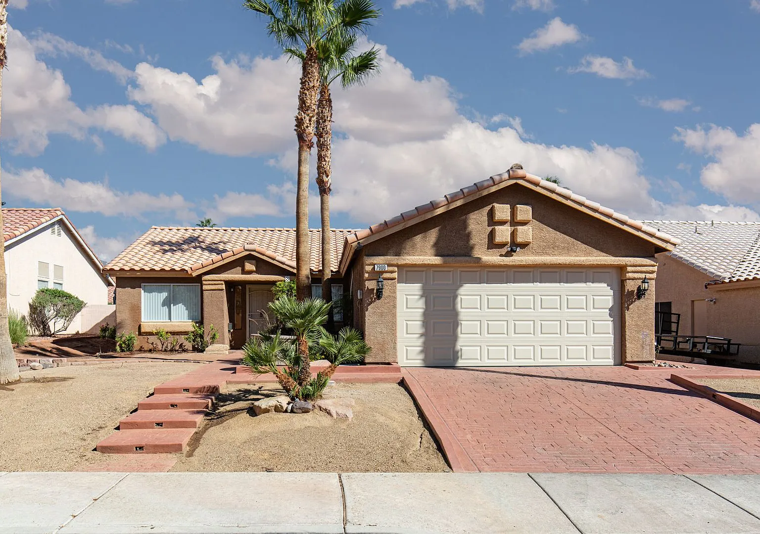 NW single story with four bedrooms and large backyard — Photo 2