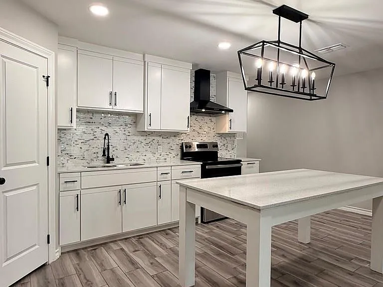 2745 Cottage Dr — Photo 3