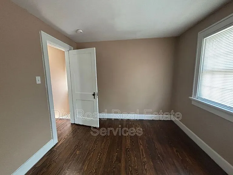 229 Bellaire Ave — Photo 20