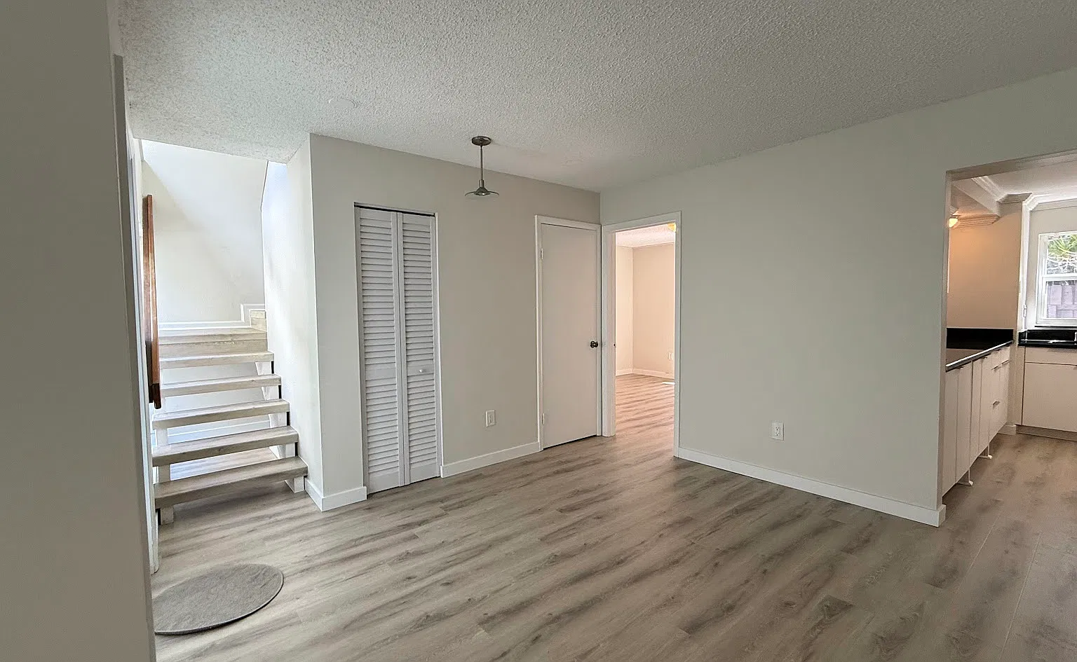 3 bed, 1378 sqft, $3,100 — Photo 4
