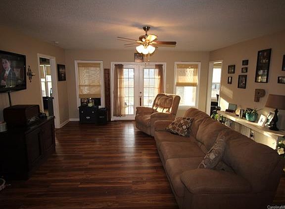 3rd image of 1006 Ashwood Pl