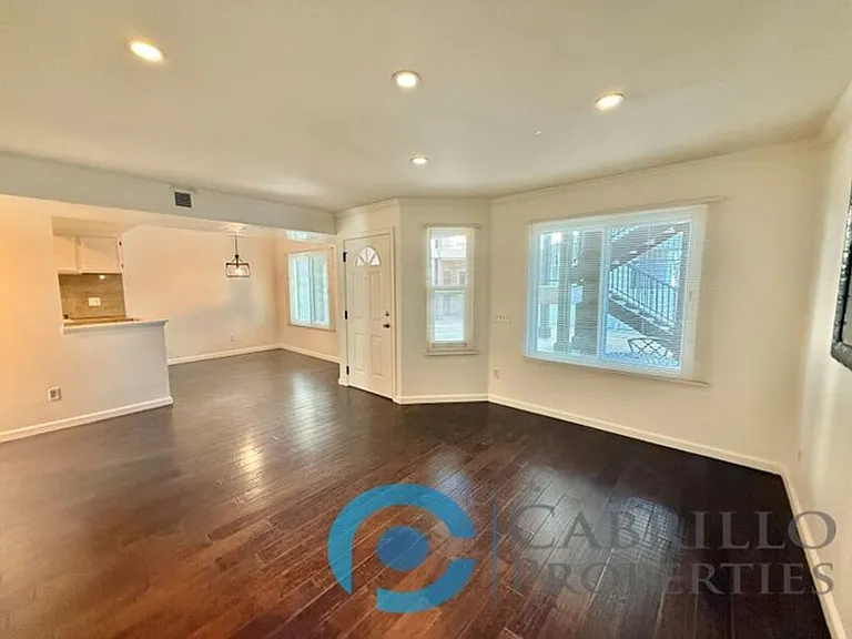 2828 Famosa Blvd #102 — Photo 2