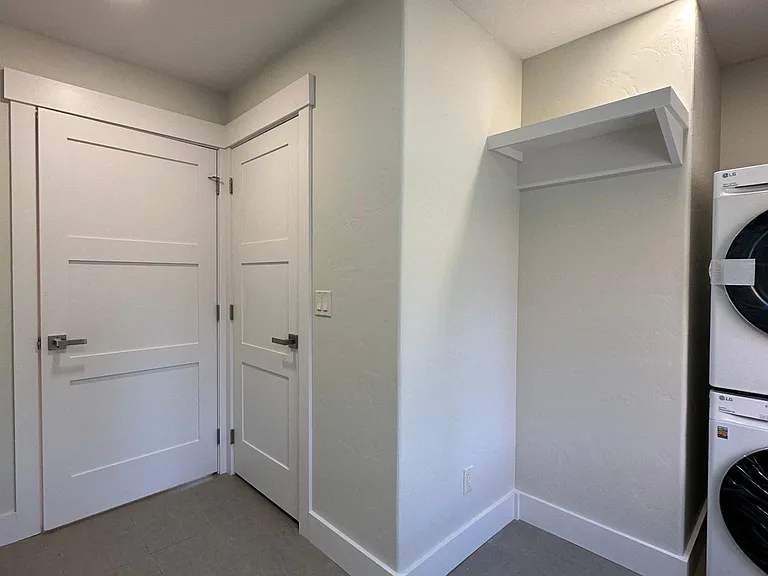 624 NE Olney Ave — Photo 16