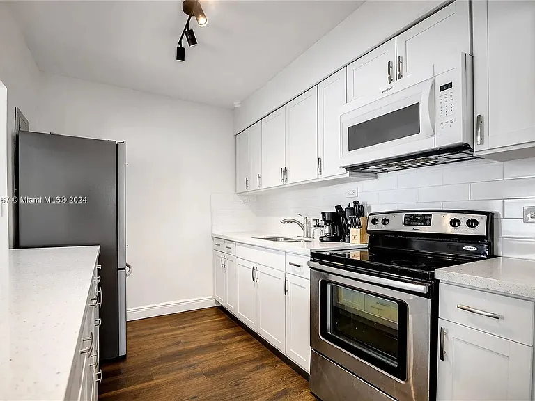 6375 SW 41st St — Photo 3