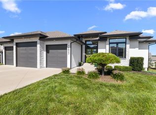 14622 Thousand Oaks Pl, Parkville, MO 64152