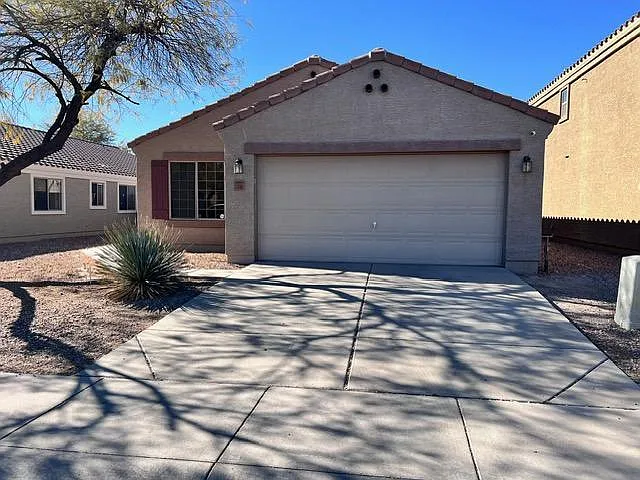 4 bed, 2.0 bath, 1569 sqft, $1,900 — Photo 4