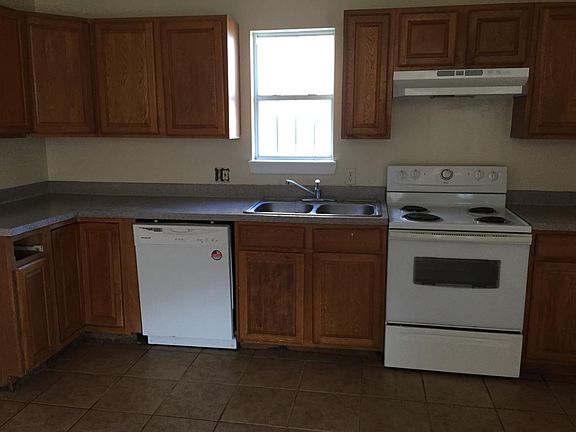 2nd image of 7647 Windsor Oaks