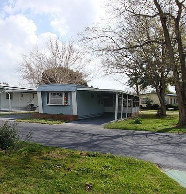 1st image of 809 Poinsettia St