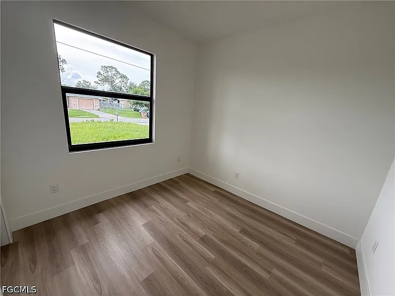 227 Ivan Ave S — Photo 15