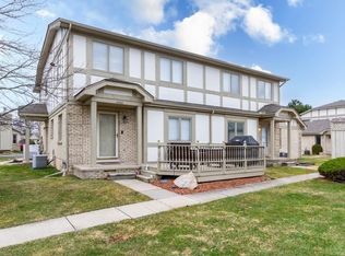 41995 King Edward Ct, Clinton Township, MI 48038