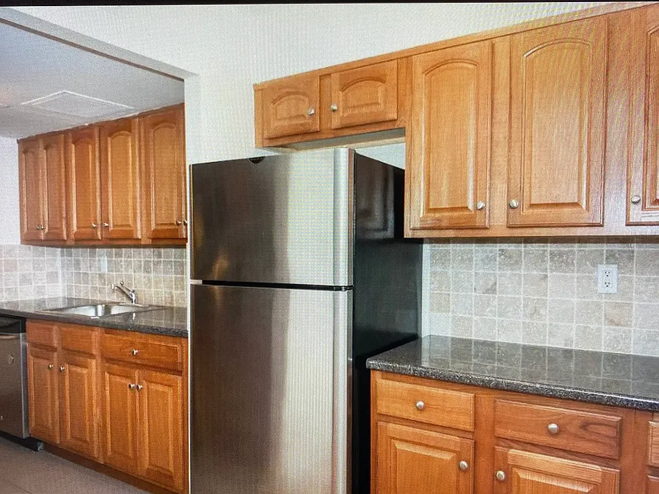 397 Court St #3B