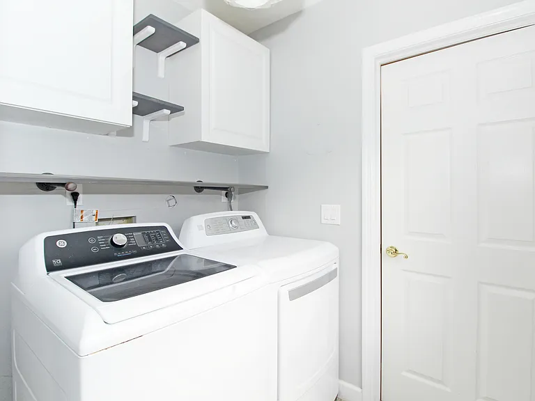 896 Rose Ct — Photo 33