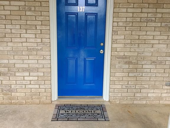 4th image of 137 N Bluebonnet