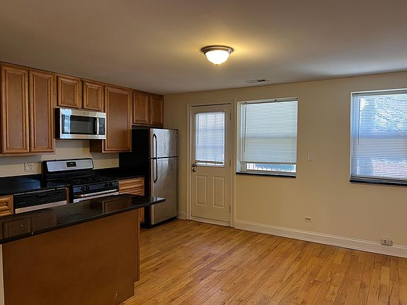 2nd image of 5320 N Francisco Ave #1