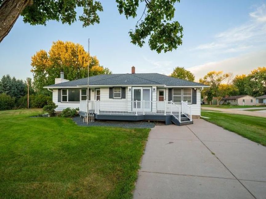 1st image of 327 Pine Ave