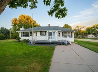 327 Pine Ave, Vermillion, MN 55085