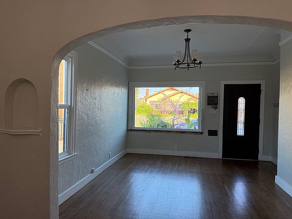 5th image of 451 Richmond Ave