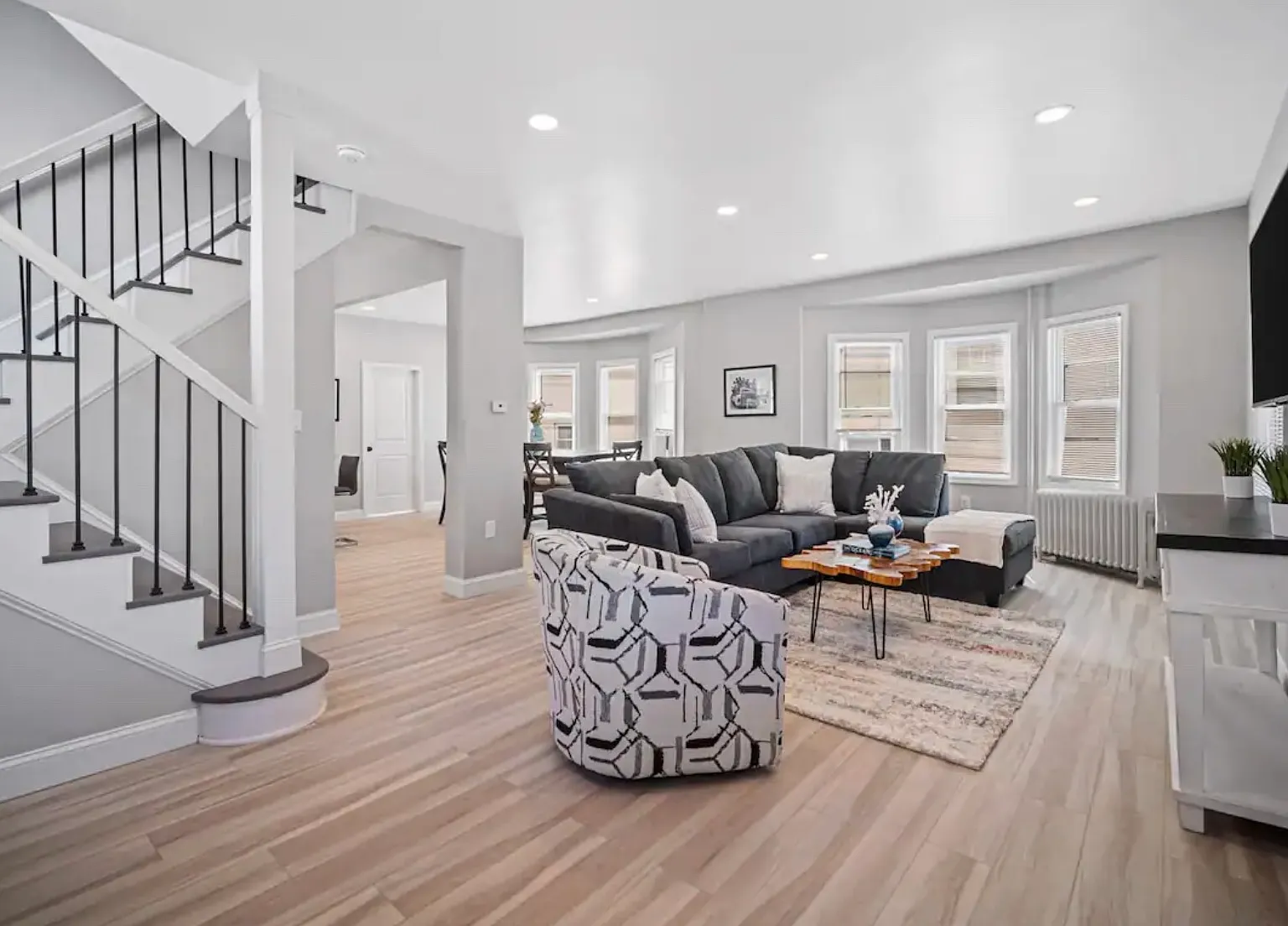 4 bed, 2.5 bath, 2500 sqft, $2,750 — Photo 1