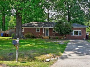 948 Hollywood Dr, Chesapeake, VA 23320
