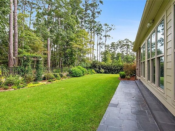 3rd image of 104 Oleander Ct