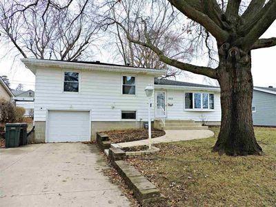 1203 W 4th St, Cedar Falls, IA, 50613