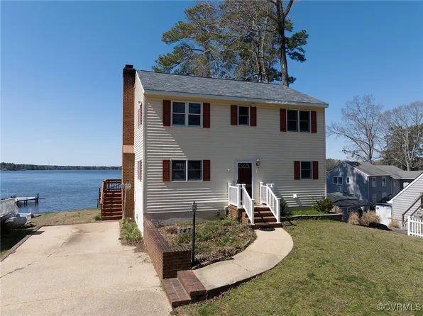 147 Beach Dr, Hartfield, VA 23071