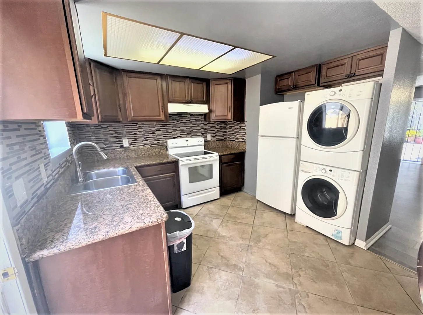 Cozy 2 bed 1.5 bath apartment in Santa Ana — Photo 3