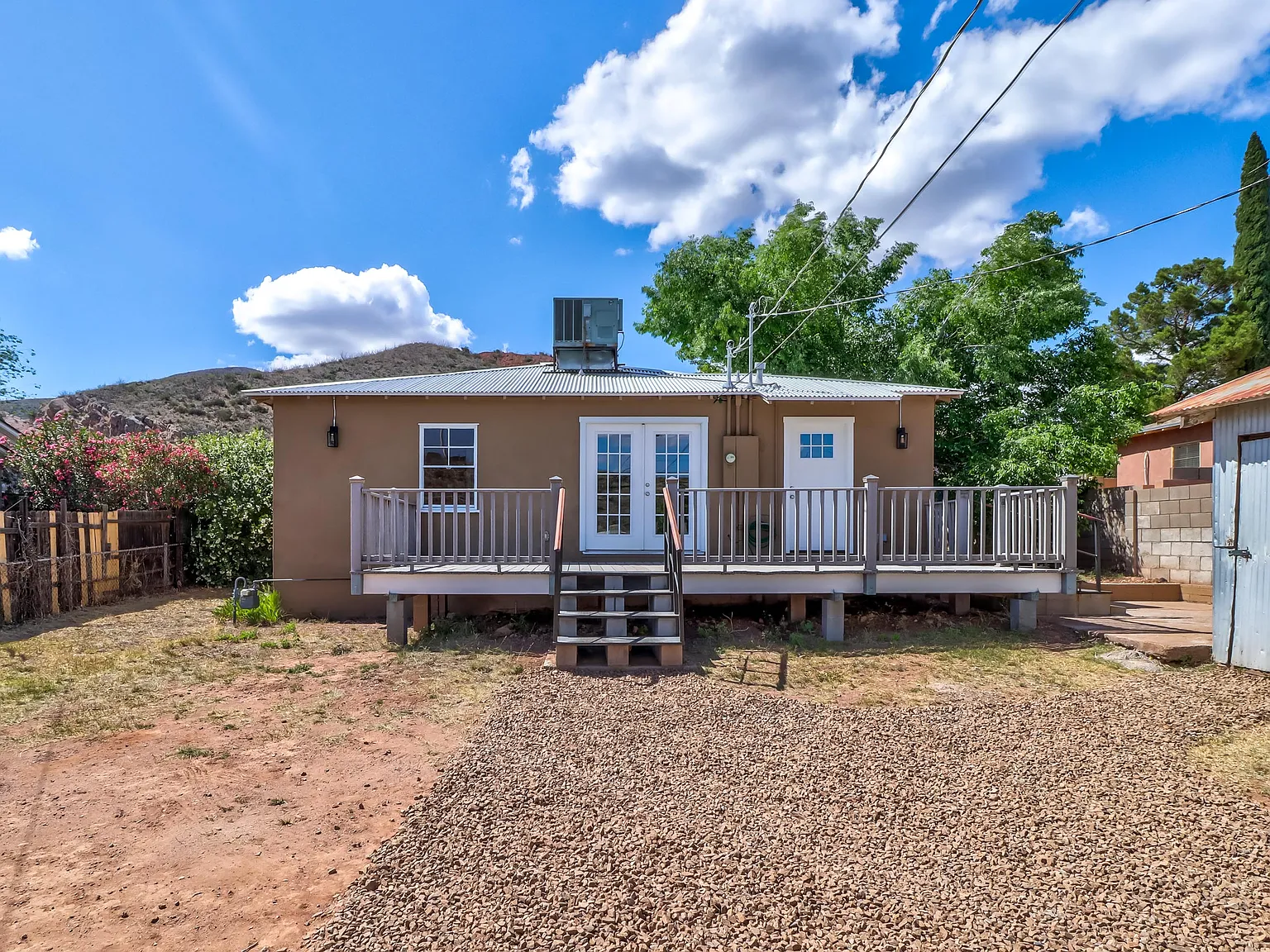 3 bed, 1000 sqft, $1,250 — Photo 1