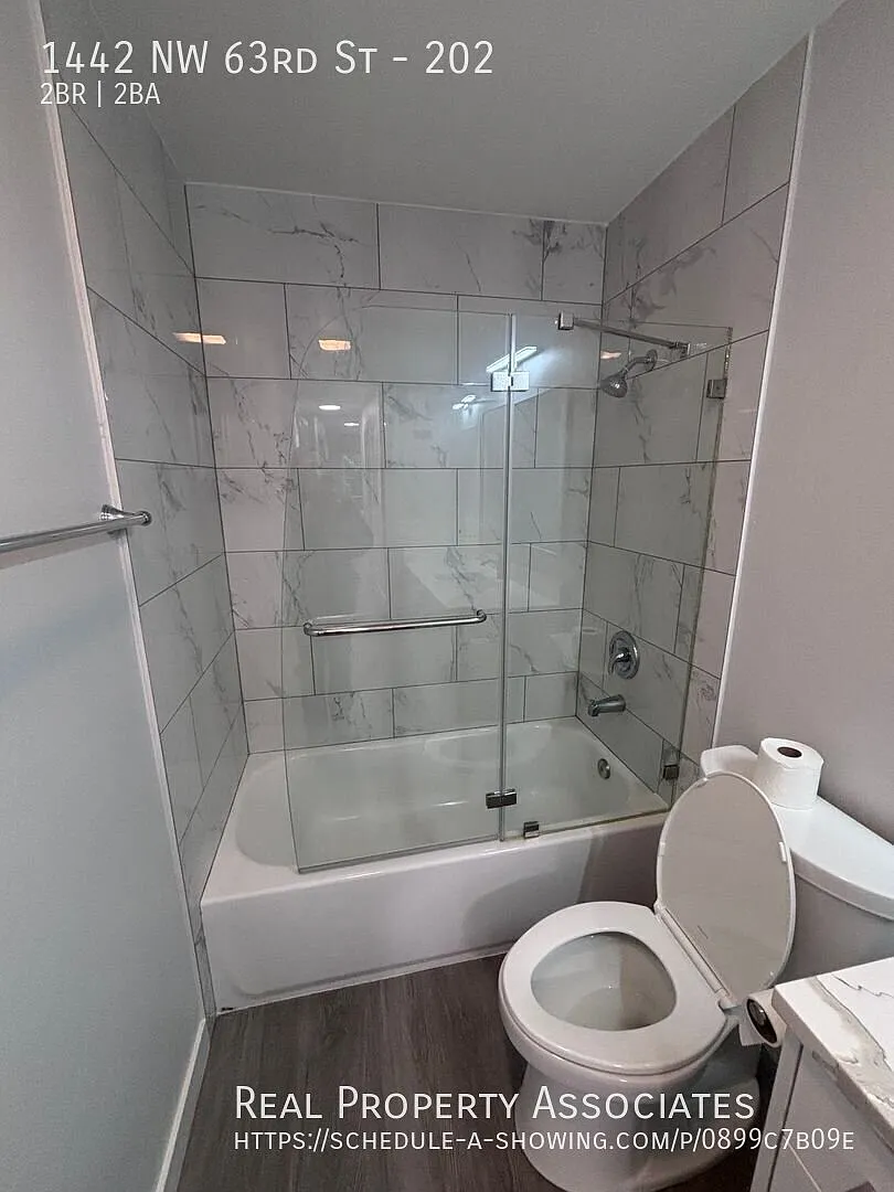 Ballard 2 Bed 2 Bath Condo Available Now! — Photo 3
