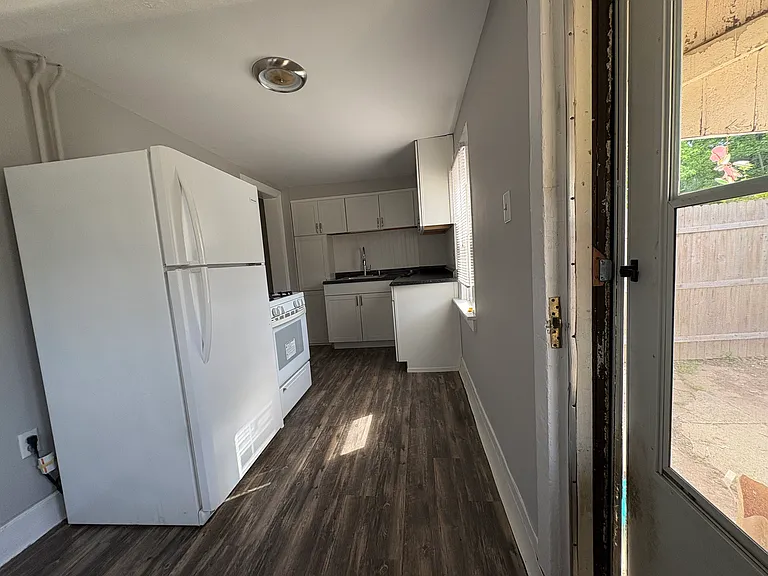 725 S Broad St — Photo 10