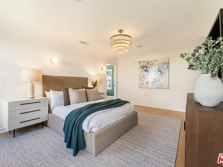 628 N Sierra Dr — Photo 25