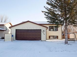 3006 20th St S, Fargo, ND 58103