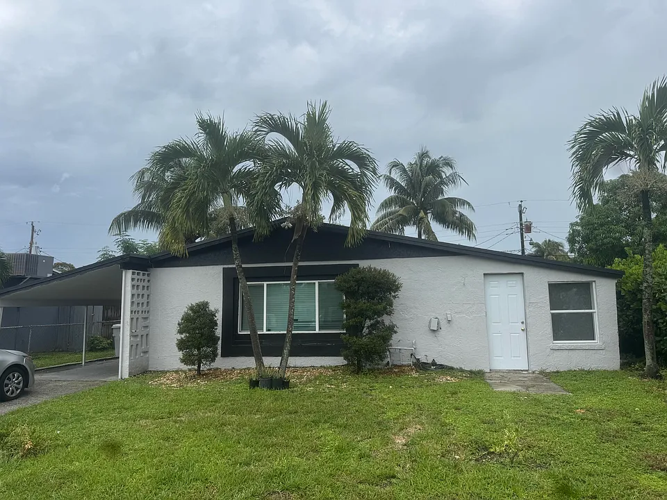 657 NW 19th St