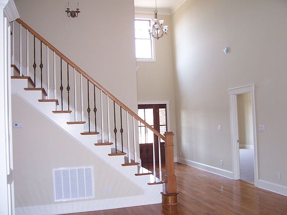 Dramatic entrance way with 2story foyer