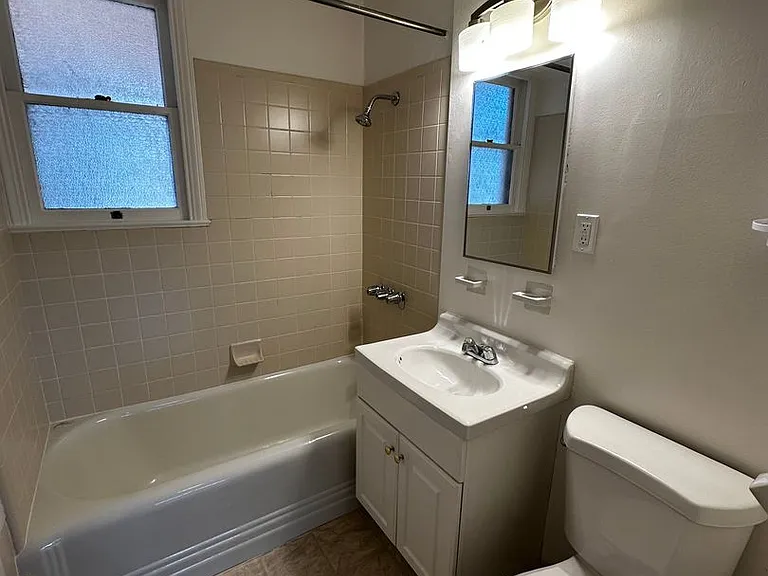 220 N San Mateo Dr — Photo 4