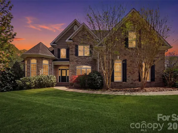 3052 17th Street Ct NE, Hickory, NC 28601