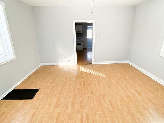 4th image of 4177 Schiller Pl