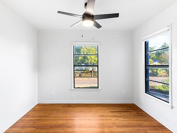 5th image of 2729 Herring Ave