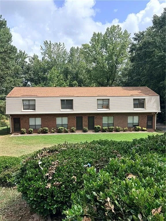 2 bed, 2.0 bath, 4588 sqft, $1,450 — Photo 1