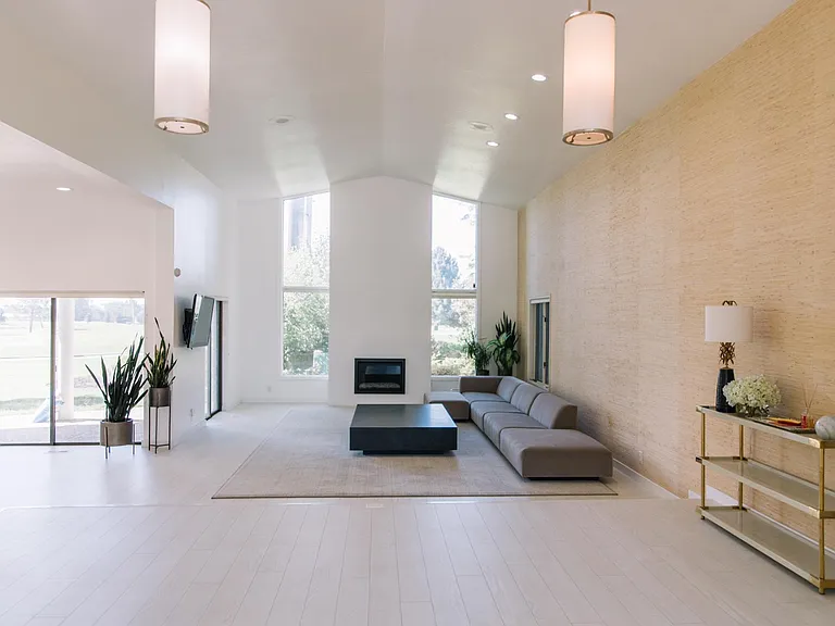 8 Marrcrest S — Photo 1