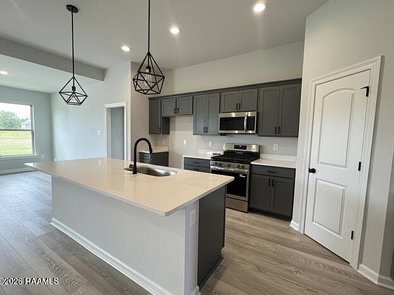 3rd image of 182 Weaver Way