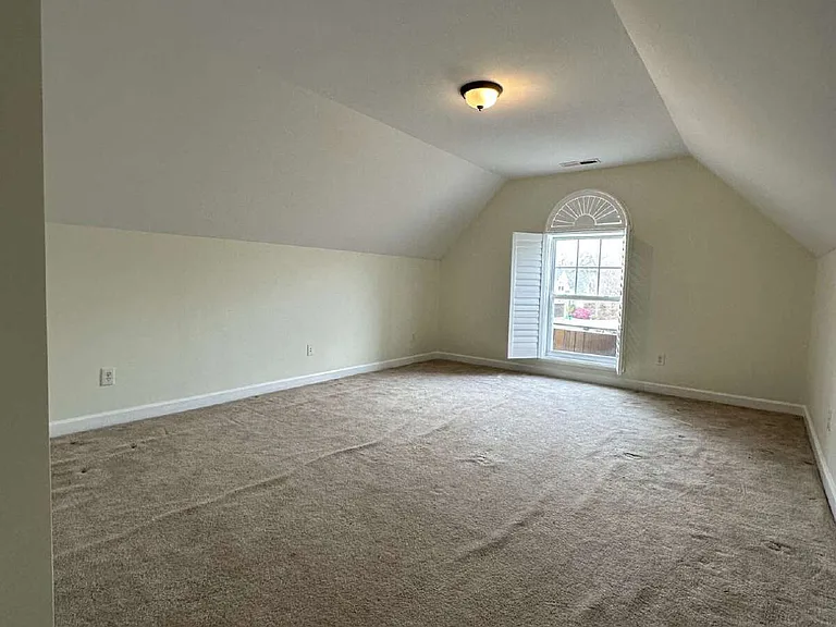 102 Jennel Way — Photo 3
