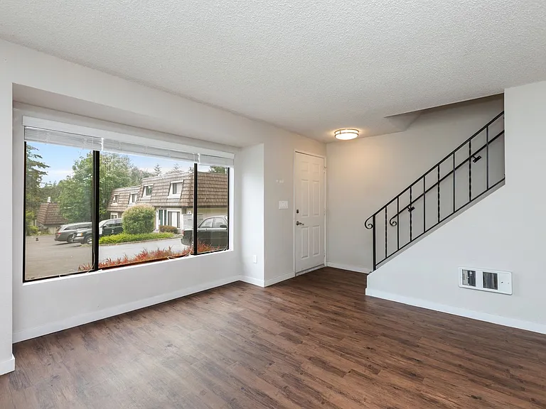 4428 176th St SW — Photo 3