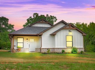 113 W Magnolia St, Troup, TX 75789