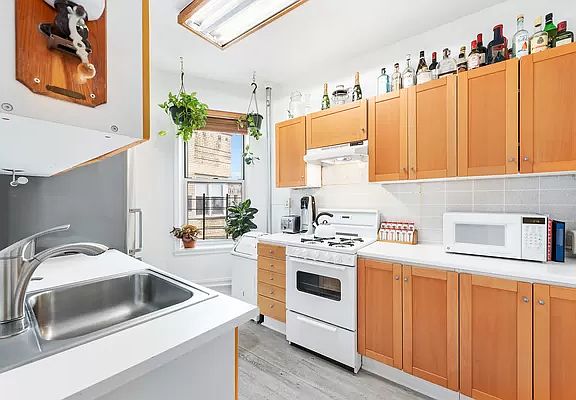 5th image of 120 Bennett Ave APT 6K