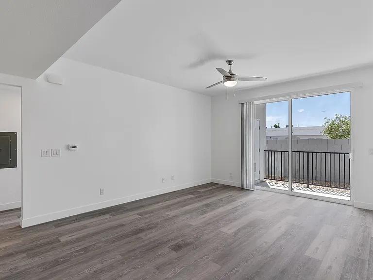 4846 S Jones Blvd — Photo 11